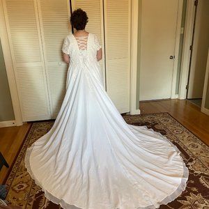 Women's A-line Wedding Dress - Size 24